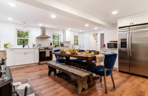 Hollowville House | Pondfront Gem Minutes from Hudson’s Best Shops Cafes The Stillwater House