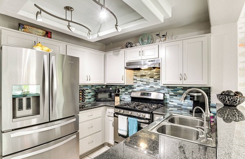 Las Vegas House | Pool Access: Beautiful Modern Home in Las Vegas!