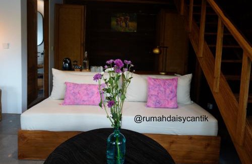Nyambu Bed & Breakfast | Pool and Garden View Family Room in Kaba-Kaba