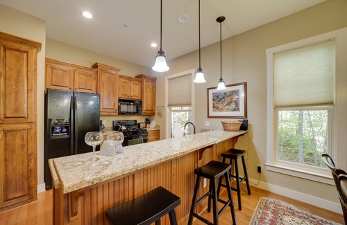 Bear Lake Reserve Condo | Pool & Beach: Cozy Condo in Bear Lake Reserve!