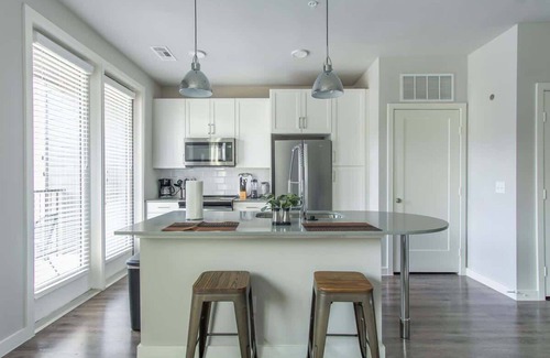 Allen Apartment | Pool + Gym + Parking 1BR King Suite C