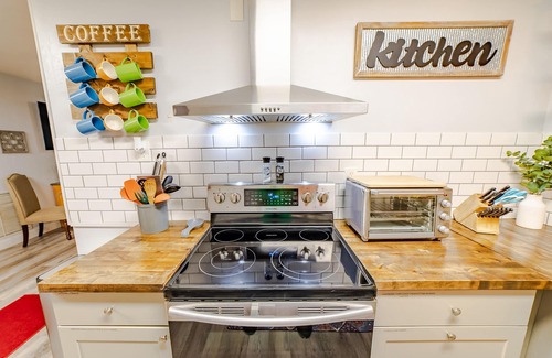 Okeechobee House | Pool, Hot tub, Kid & Pet Friendly! Near Lake, CLEAN