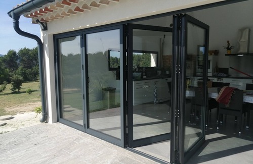 Puget House | Pool house in a large property at the foot of the Luberon mountains
