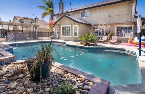Elk Grove House | Pool house w/ movie room, pool table, poker table