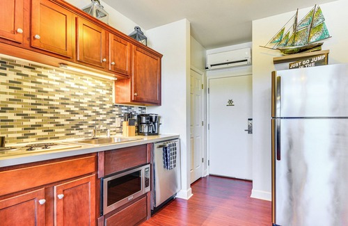 Huddleston Apartment | Pool & Lake Access: Mariners Landing Resort Studio