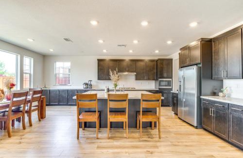 Tracy House | Pool Paradise Spacious Tracy Home with Yard!