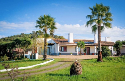 Luzianes Villa | Pool, Patio, BBQ, 160Mbps, Mtn View, Scenery