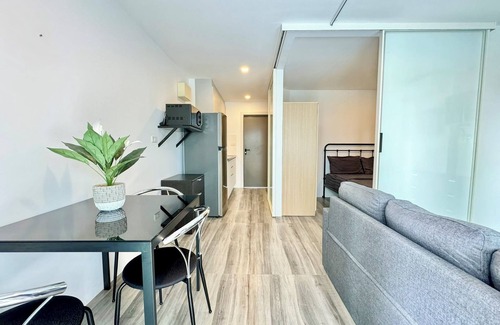 Kram Condo | Pool view 1bdrm, Sofabed, AC, Well equiped kitchenm 2 mins to the beach
