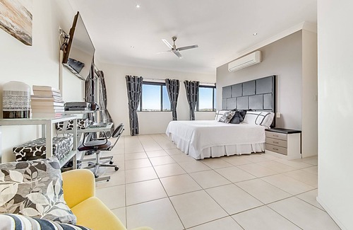 Yeppoon House | POOL WITH SEAVIEWS AND ENDLESS ENTERTAINING