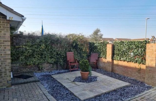 Poole House | Poole, Holes Bay Harbour Nature Reserve - 'Right' next to the water :-) Sleeps 3