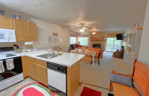 Jefferson Township House | 🏊‍♀️ Poolside Fun & Forest Views from Your Private Deck 🌸🌲🌿