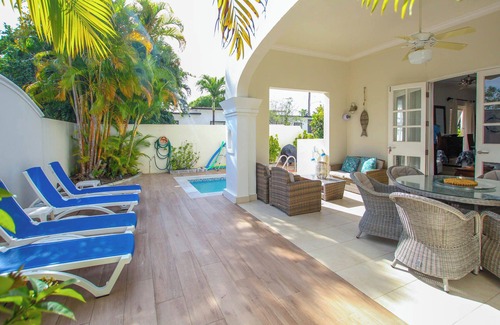 Porters House | Poolside Home, Short Walk to Beach - Turtle View 10
