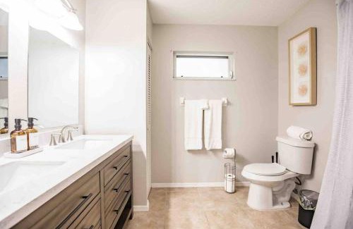 Venice Gardens House | Poolside Oasis-5 miles from Venice Beach