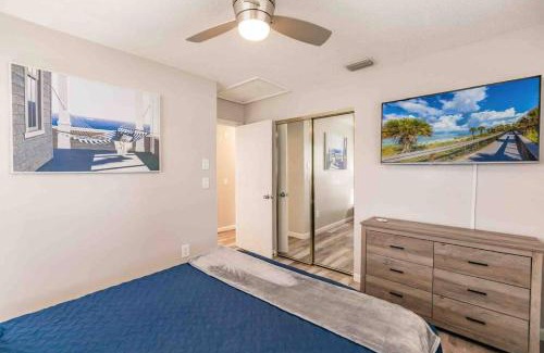 Venice Gardens House | Poolside Oasis-5 miles from Venice Beach
