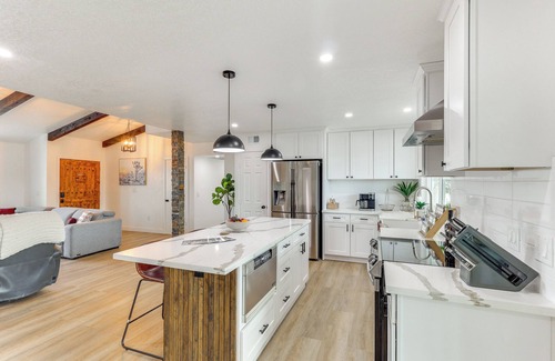 Lake Havasu City House | Poolside Relaxation: Group-Friendly Home in Havasu