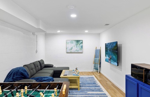 McAlpine House | Poolside Retreat - spacious 4-bedroom retreat with pool, hot tub, gym and more