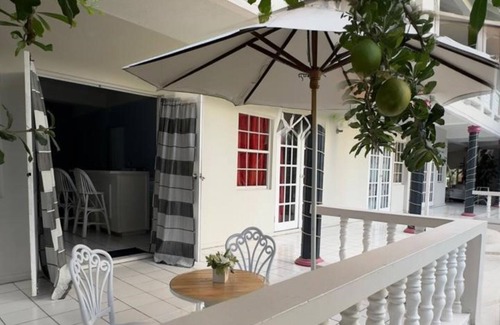 Rodney Bay Hotel | Poolside Suites 5-Mins from the Beach w/AC & Wi-Fi