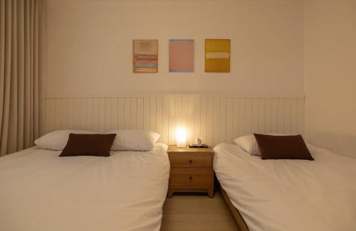 Mok-dong Apartment | Poom Stay, Airport bus, Cozy Stay for Seoul Travelers,Yeomchang Stn, Line 9 Express
