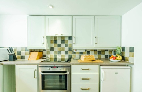 Aldeburgh Cottage | Poppy Cottage - sleeps 2 guests in 1 bedroom