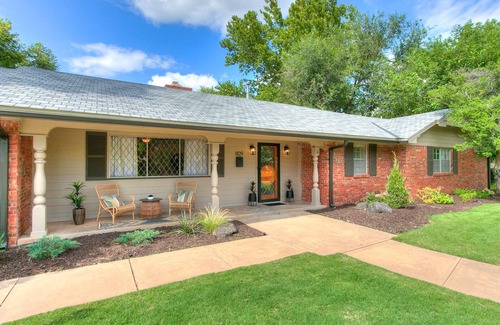 Norman House | Poppy's Place - Campus Home w/Pool