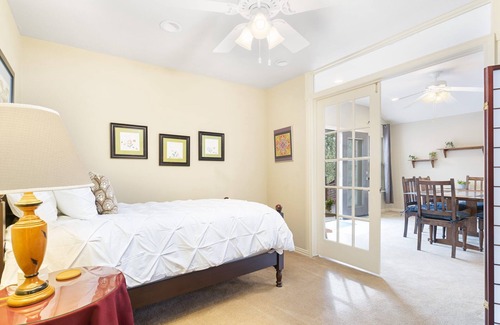 Austin Cottage | ✦Poppy's Place✦ South Austin Guest House