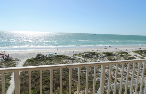 Independence Square Condo | Popular Beachfront Condo w/Pool & Beach Gear Provided, Oceanside Unit 406