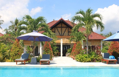 Gerokgak Villa | Popular luxury family-friendly beachfront villa with private pool, staff