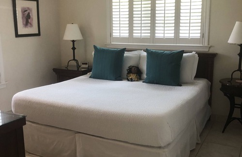 Grace Bay Condo | Popular QUEEN ANN SUITE on Grace Bay Beach