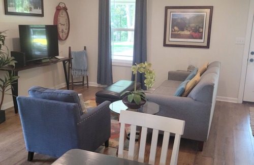 Sumner County House | Porchland Cottage -PRACTICALLY NEW HOUSE with Countryside view -pet friendly