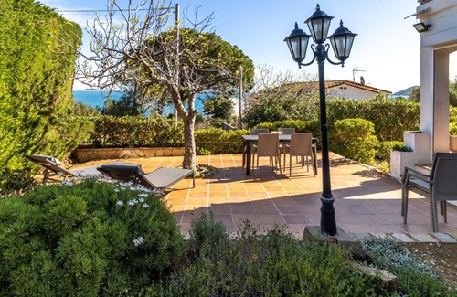 Ciudad Universitaria Apartment | Port de la Selva 94 - Apartment with large garden