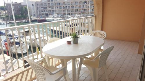 Toulon - Hyeres Apartment | Port la Gavine vue mer