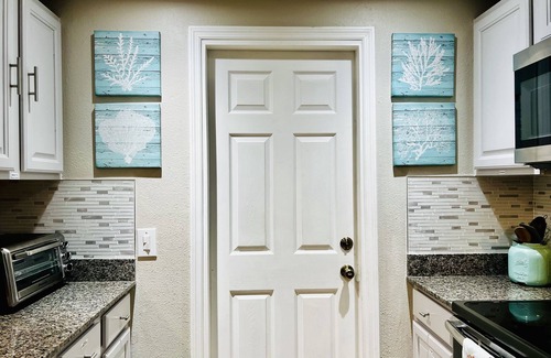 Bayonet Point Cottage | Port Richey Beach Themed Oasis, Family/Pet-Friendly Getaway Near Tampa Bay