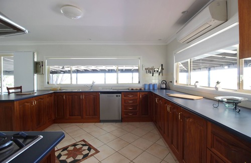 Eagleton House | Port Stephens Waterski Lodge - On the banks of the Williams River