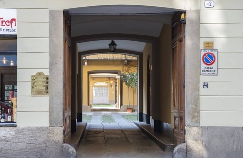 Historic Centre Apartment | Porta Nuova AptX6 with balcony