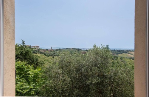 Siena Villa | Porta Romana Elegant House with Private Parking!