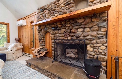 Westfield House | Portage Ponds 5 BR/3 Bath close to CHQ, wine trail