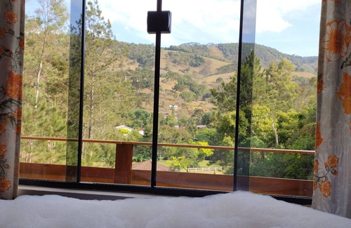 Costas Ski Chalet | Portal Lazer Chalet 6 km from Gonçalves Entire space