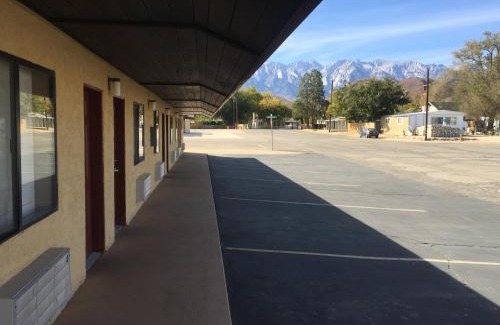 Lone Pine Hotel | Portal Motel