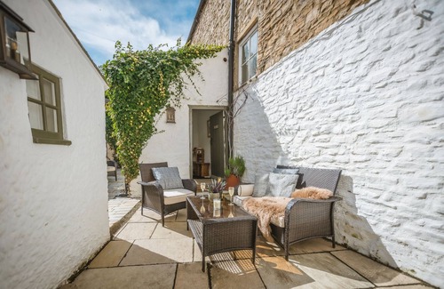 Richmond Cottage | Porte House - a house that sleeps 6 guests in 3 bedrooms