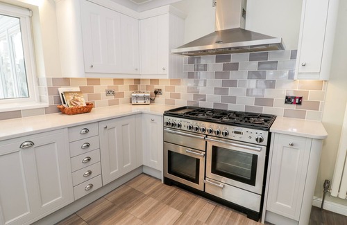 Pentraeth Cottage | PORTH LLONGDY UCHAF, family friendly, with open fire in Red Wharf Bay