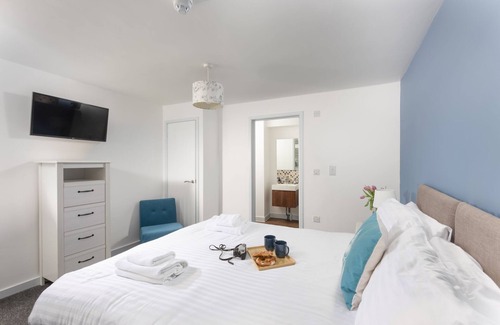 St Just Hotel | Portheras, B&B - a hotel room that sleeps 2 guests in 1 bedroom