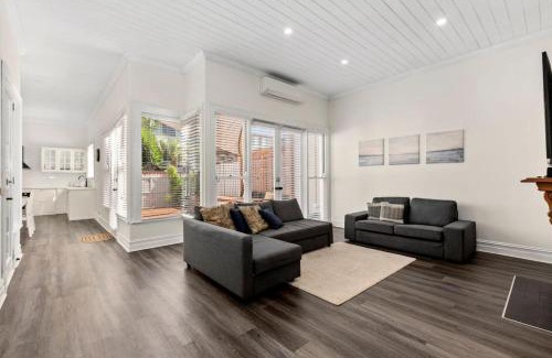 Geelong House | Portia-Close to City Ctre Beach