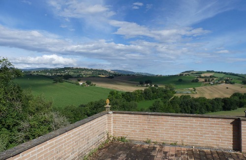 Treia House | Portion of farmhouse in the countryside of Treia with use of swimming pool