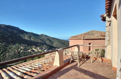 Porto Cervo Villa | PORTO CERVO: Villa with 3 bedrooms, 2 bathrooms, large terrace, condominium swimming pool