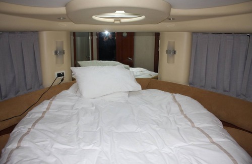 Campanha Boat Rental | Porto Privat Yatch is a luxury vessel located at Marina do Freixo.