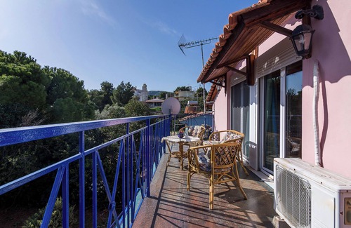 Markopoulo Mesogaias House | Porto Rafti Family 4BD Maisonette with Garden