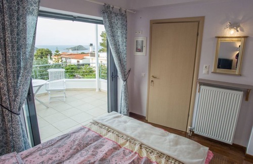 Ormos Agiou Ioannou House | Porto Rafti view by Akroploron