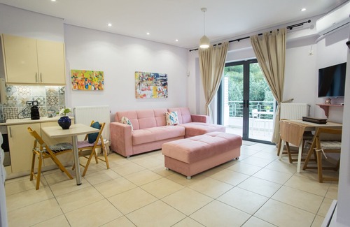 Ormos Agiou Ioannou House | Porto Rafti view by Akroploro for business or holidays.