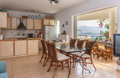 Porto Rafti House | Porto sea view house - 15min from Athens airport - AC - WIFI - PARKING