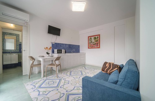 Fondachello Resort | Poseidon studio apartment with sea view and pool access